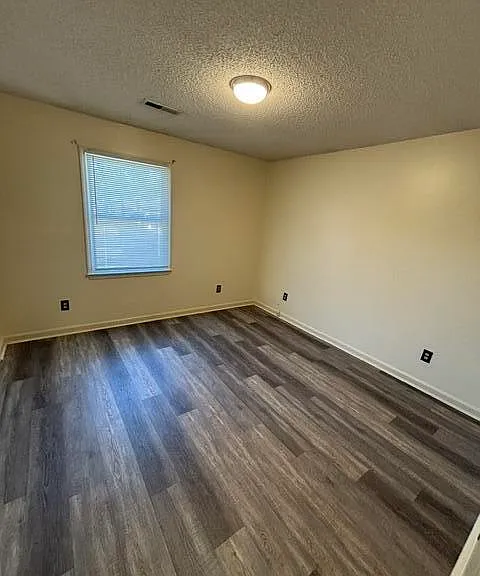 1059 N Guignard Dr — Photo 5