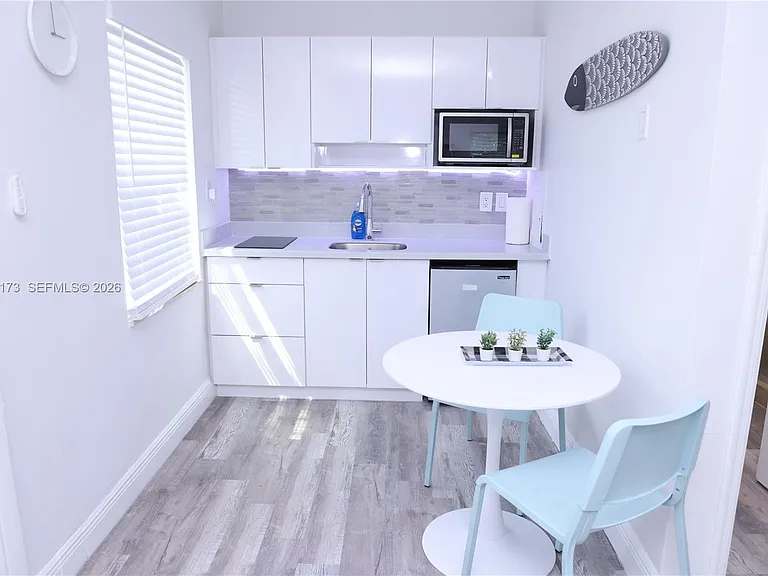 1109 SW 37th Ave #15 — Photo 6