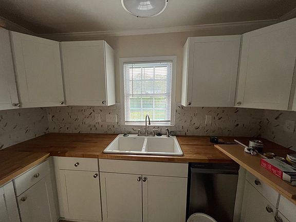 3rd image of 2611 Davis Park Rd