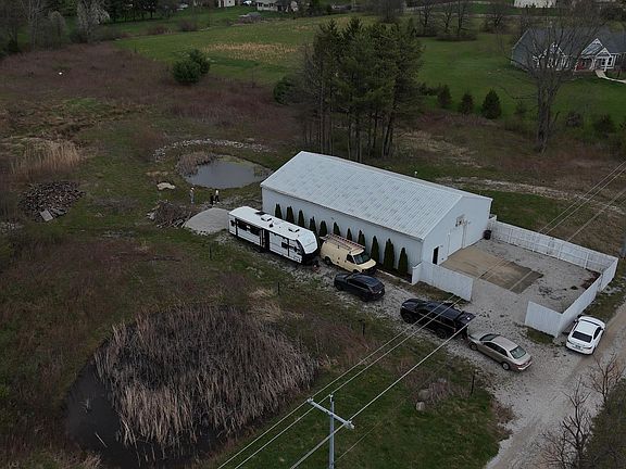 2nd image of 2725 Summit Rd SW
