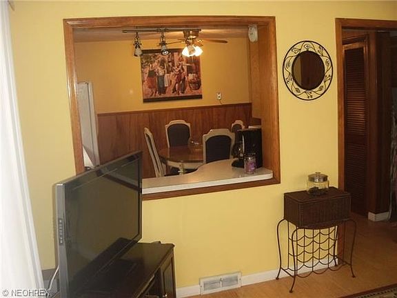 5th image of 25521 Richards Ave
