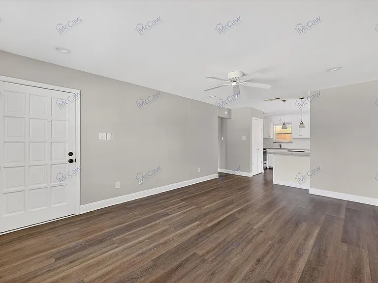 206 N Graves St — Photo 2