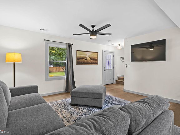 3rd image of 1111 Wildwood Ln