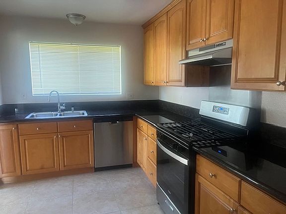 4th image of 830 Jennifer Ln #A