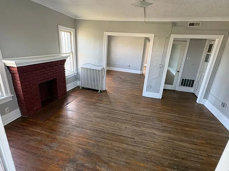610 Wellington St — Photo 2