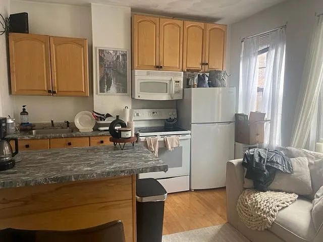 9 Charter St #3