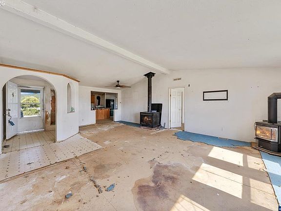 5th image of 4065 Perrydale Rd