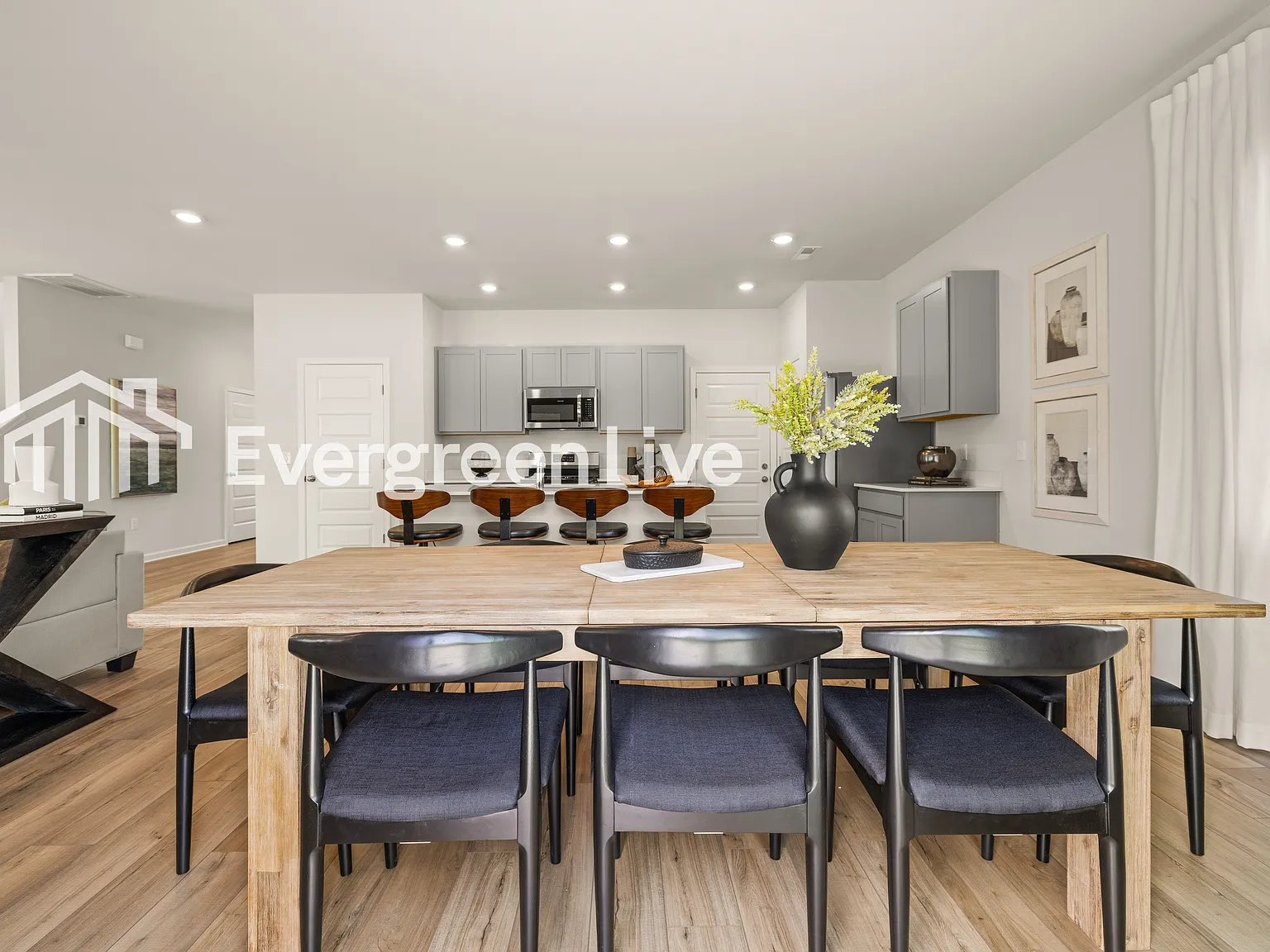4 bed, 2.5 bath, 2011 sqft, $1,850 — Photo 4