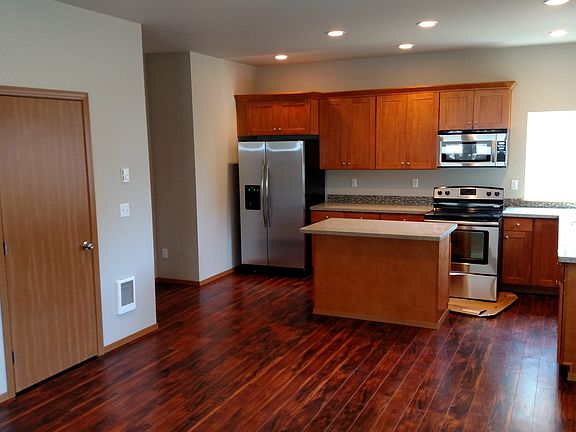 4th image of 1031 E 48th St