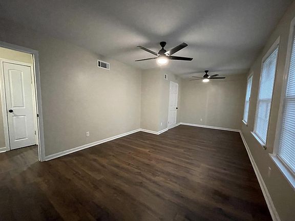 5th image of 3465 Kensett Dr