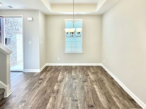 4th image of 5163 North Ave
