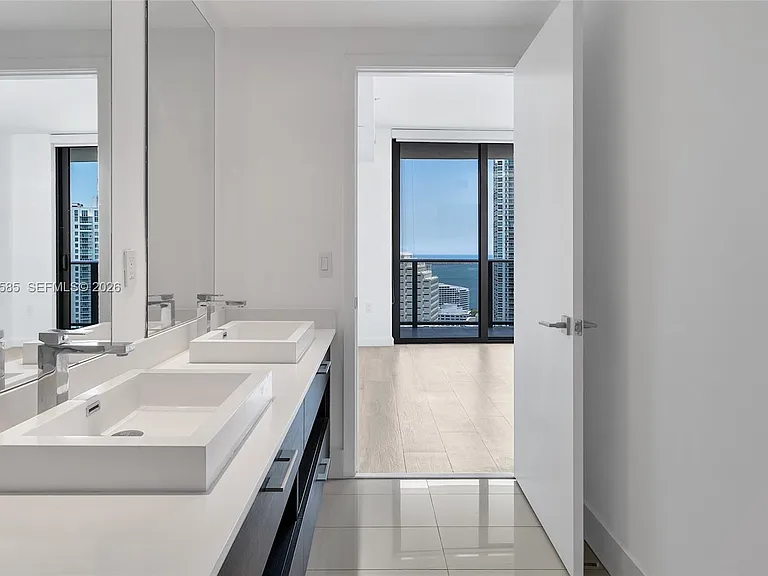 45 SW 9th St #3502 — Photo 25