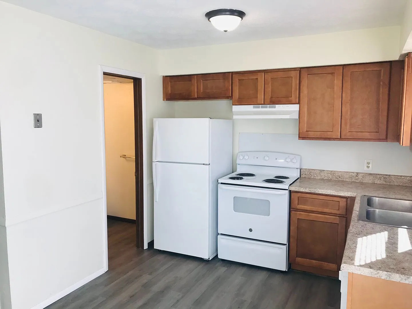 2 Bedroom 1.5 bathroom Townhome — Photo 4