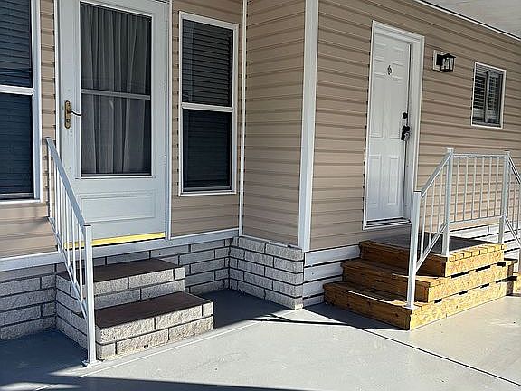 2nd image of 4648 Goldfinch Dr