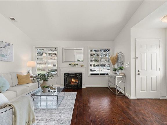 3rd image of 3288 Seacreek Ct