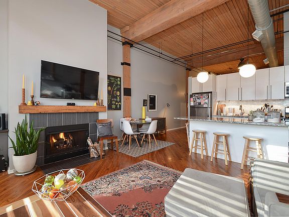 5th image of 2654 W Medill Ave APT 102