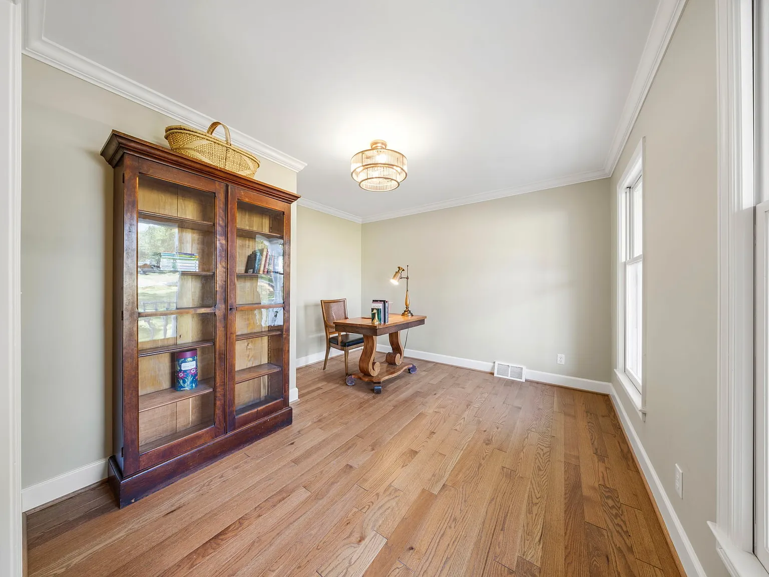 4 bed, 2220 sqft, $2,895 — Photo 4