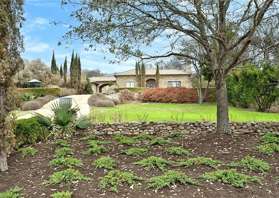 1st image of 104 Las Lomas Ct