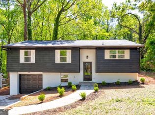 809 Vinton Woods Dr, Forest Park, GA