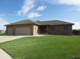 7800 W Kelsey Cir, Sioux Falls, SD 57106