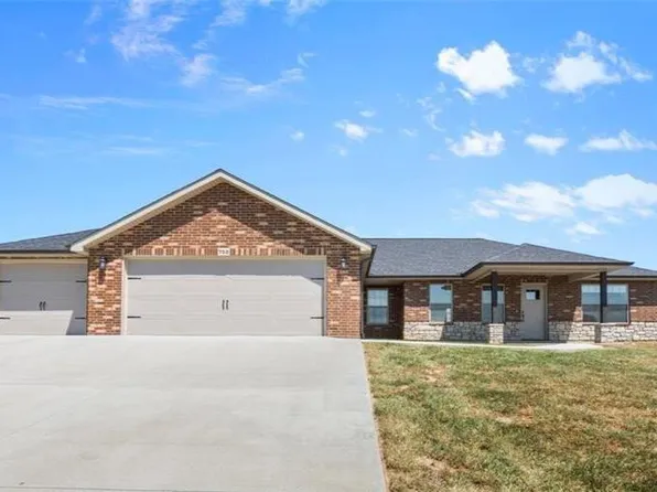 752 W Deerwood Dr, Jackson, MO 63755