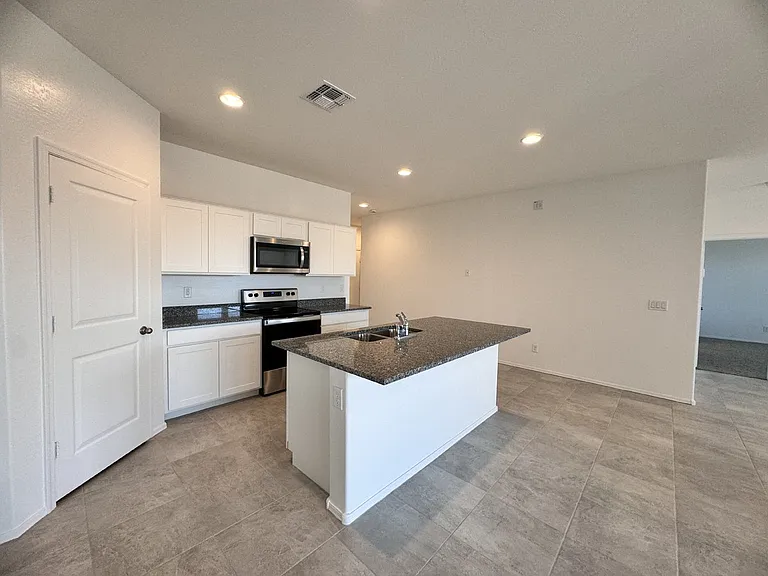 1137 W Chimes Tower Dr — Photo 37