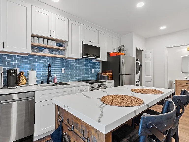 1634 W Swain Rd — Photo 4