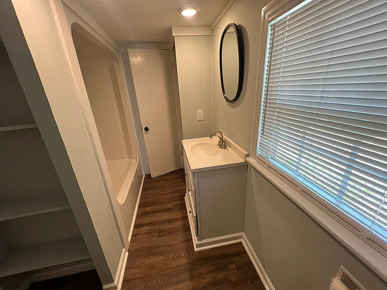 192 Elgin Dr — Photo 8