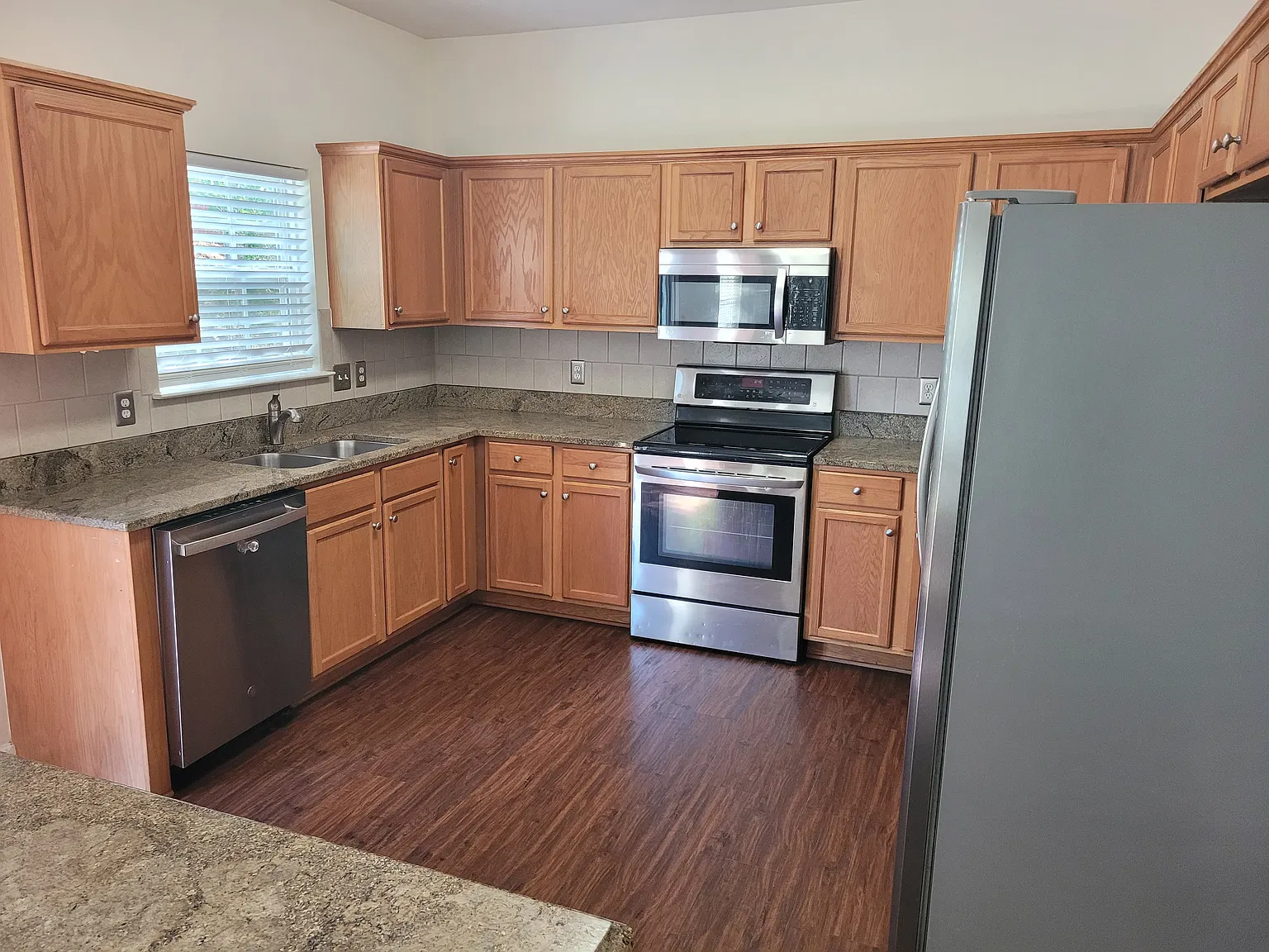 4 bed, 2.5 bath, $1,895 — Photo 3
