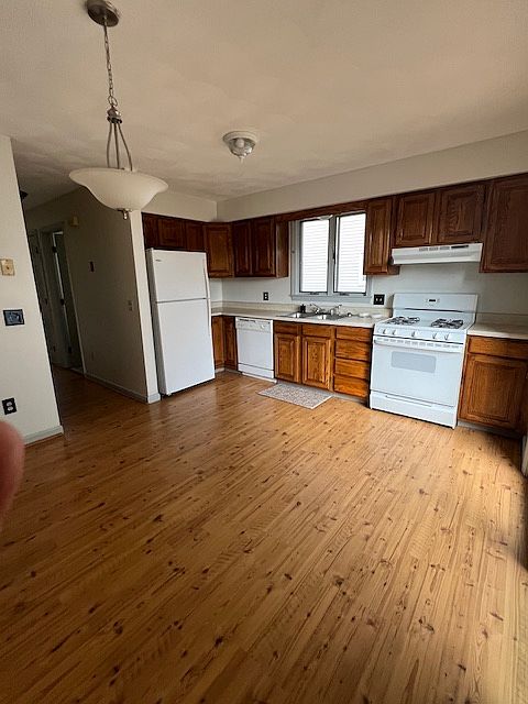 1st image of 15-17 Public St