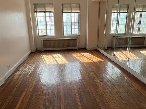 5 Tudor City Pl APT 225, New York, NY 10017