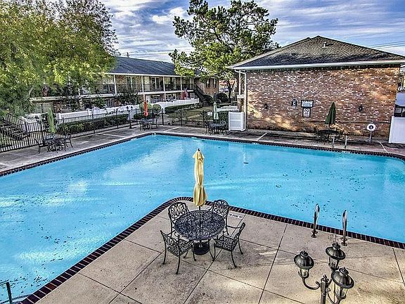 3rd image of 14333 Memorial Dr APT 37