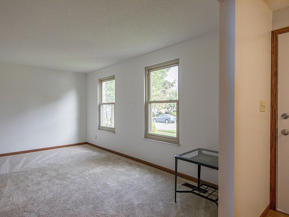 6-Living Room Facing In