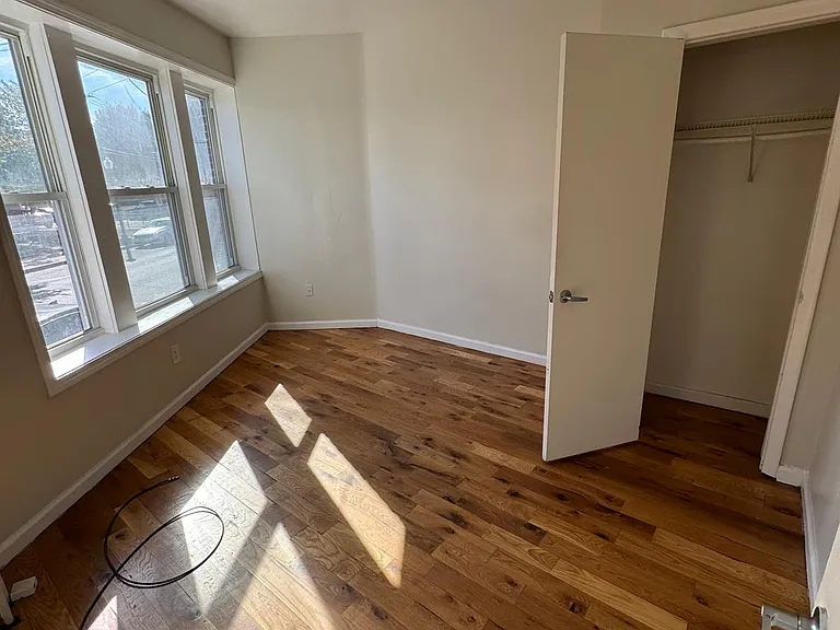 1873 Stratford Ave #15 — Photo 2