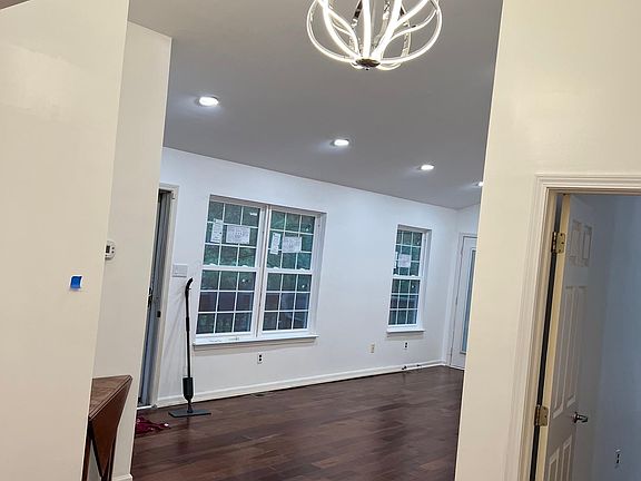 2nd image of 701 Hawthorne Ln #701
