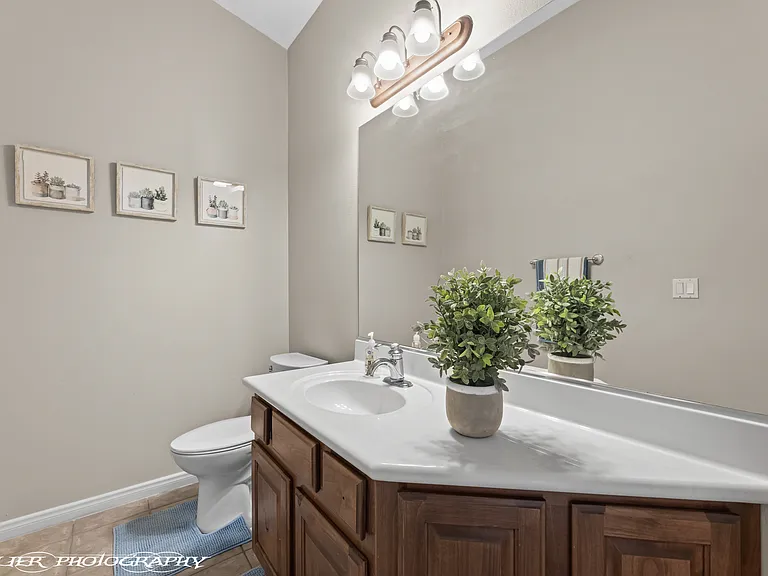 241 Palmer Ln — Photo 8