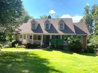 5407 Gunpowder Dr, Hickory, NC 28601