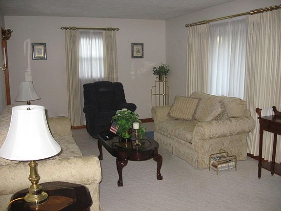 3rd image of 224 Oaklawn Ave NE