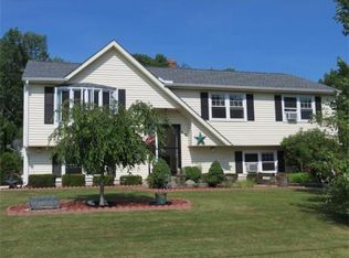 23 Heritage Dr, Oxford, MA 01540