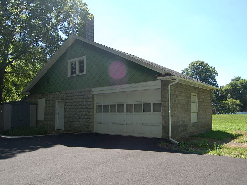 2nd image of 1617 New Holland Pike