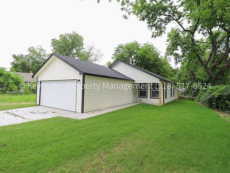43 S Toledo Ave — Photo 3
