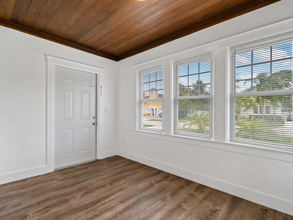1st image of 415 Greenbriar Dr #1