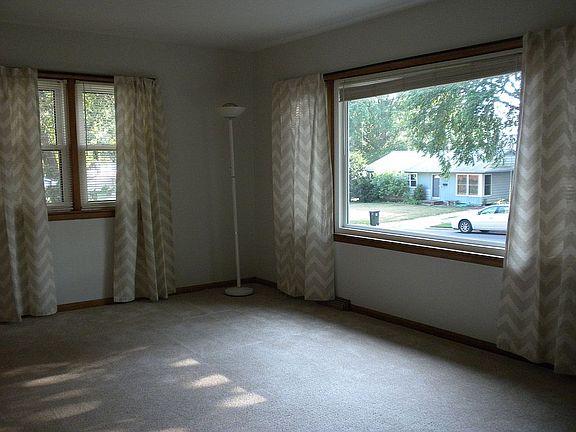 4th image of 3216 Carlton Dr