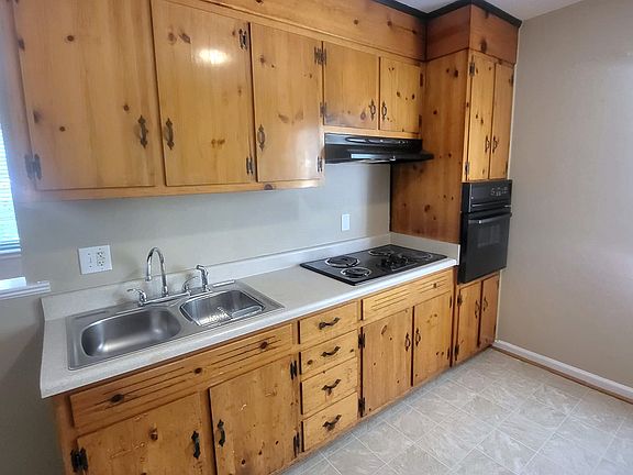 3rd image of 601 Marshall Ave SW #C