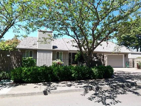11450 SW Lynnvale Dr photo 1