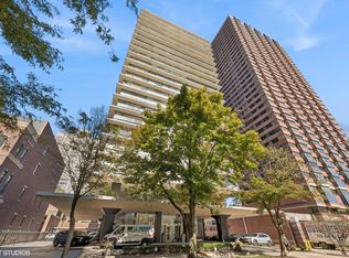 320 W Oakdale Ave APT 1403, Chicago, IL 60657