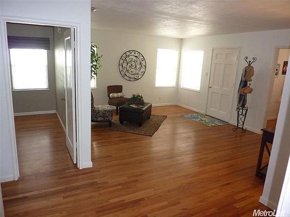 4th image of 924 Beamer St