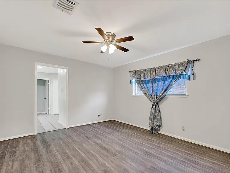 10706 Sagebluff Dr — Photo 11