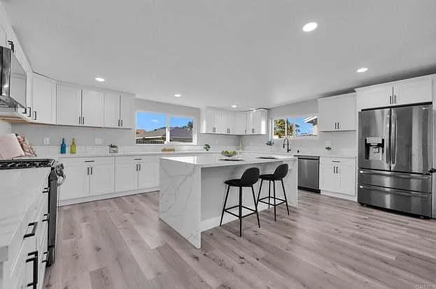 5 bed, 2547 sqft, $5,600 — Photo 4