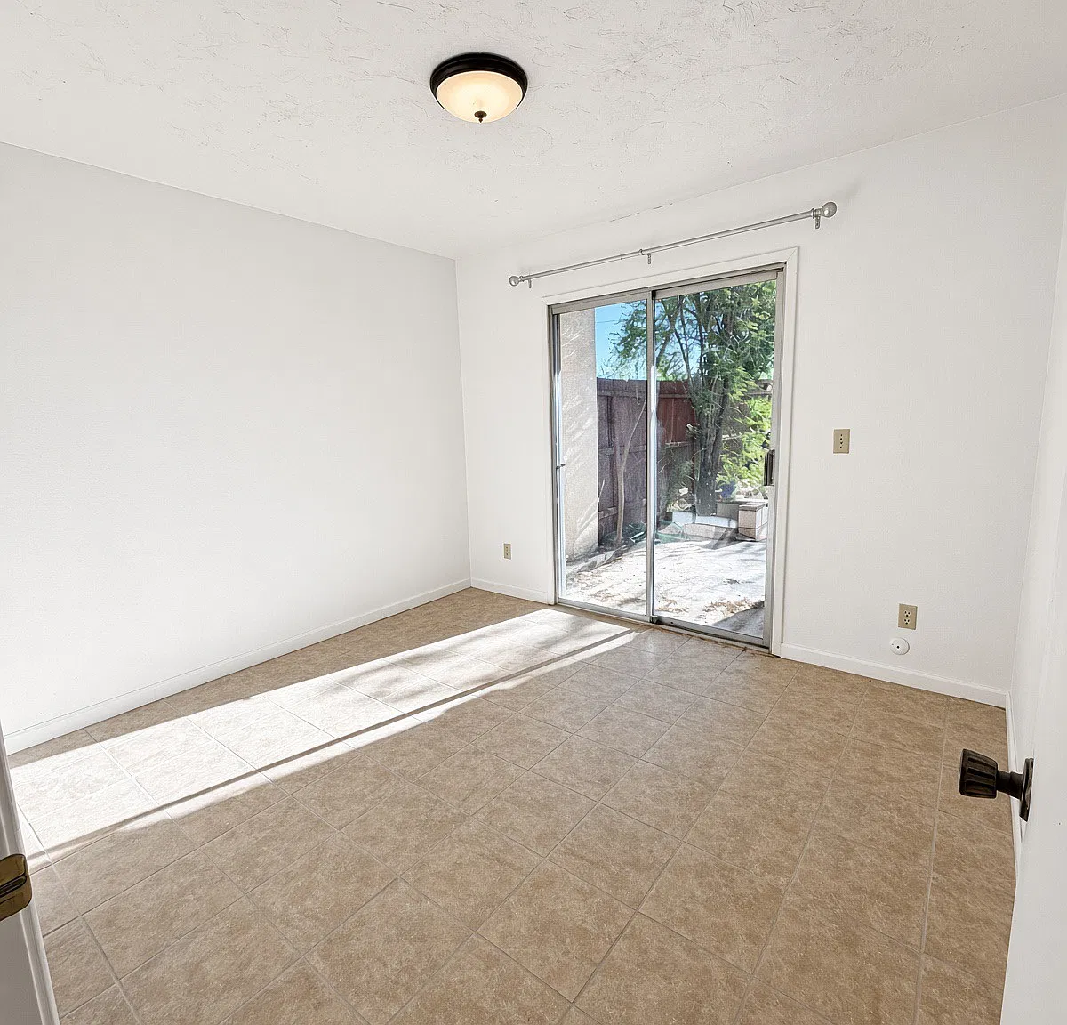 2 bed, 1172 sqft, $1,487 — Photo 4